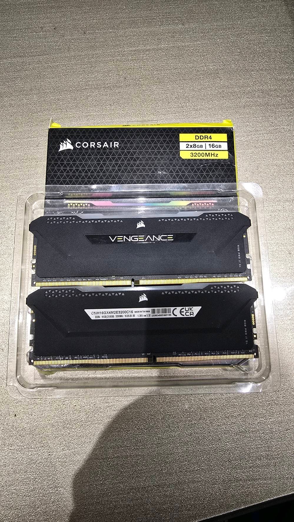كورسير • DDR4 ٣٢٠٠ • ١٦جيجا