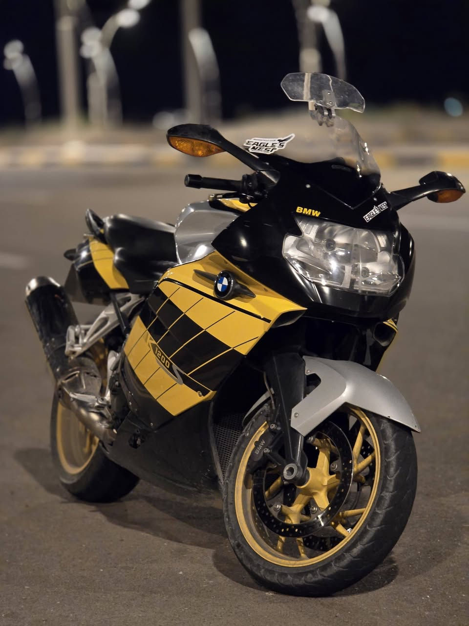 السلام عليكم ورحمه الله وبركاته
للبيع  دراجه نوع BMW  موديل 2006 بلاديه عالشركه محرك k1200sصاروخ وتسارع مرعب  وارد ياباني 3 انظمه قياده اوراق كامله مدفوع كمرك  السعر 40  او بيها مجال للتصال ***********
