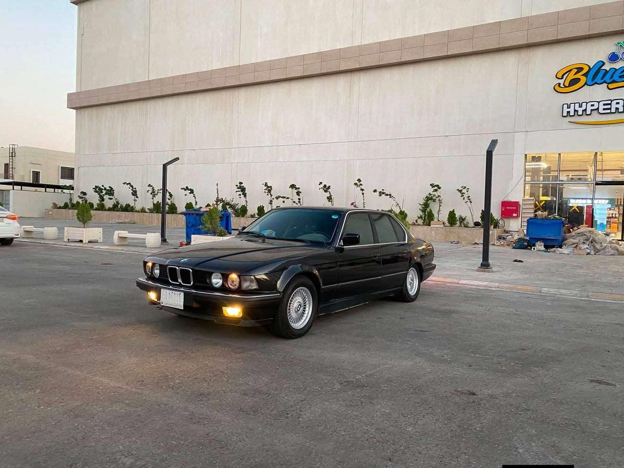 بسبب الوعود.......سلام عليكم ألي يدور جديد ومايتعبك تعال بالعافيه عليك
Bmw 735
م1993
سياره مابيها نقص 
محرك شرط  كير اوتو شرط
مصبوغه من جماليه ومكفوله
تبريد ثلج قطعتين
صدر أمامي خلفي شرط
تخم تاير 
دركه ايرباك
دبل كمبيوتر
دبل جكمجه 
دبل جام
سلايت 3 طكات
تخم بردات خلفيه.. وابواب بلاد
ويل شعاع أصلي
كشنات جلد أوف فايت  شرط الداخل جديد زلغ مابي
صاج ملكي
كروز سرعه شغال
مانع انزلاق
هوك خلفي بلادي
انطيك كل شي شرط وتحويل ثاني يوم سنويه ما تسقط لل 28
سعر 65 .. مكاني تكريت 
‏‪***********

