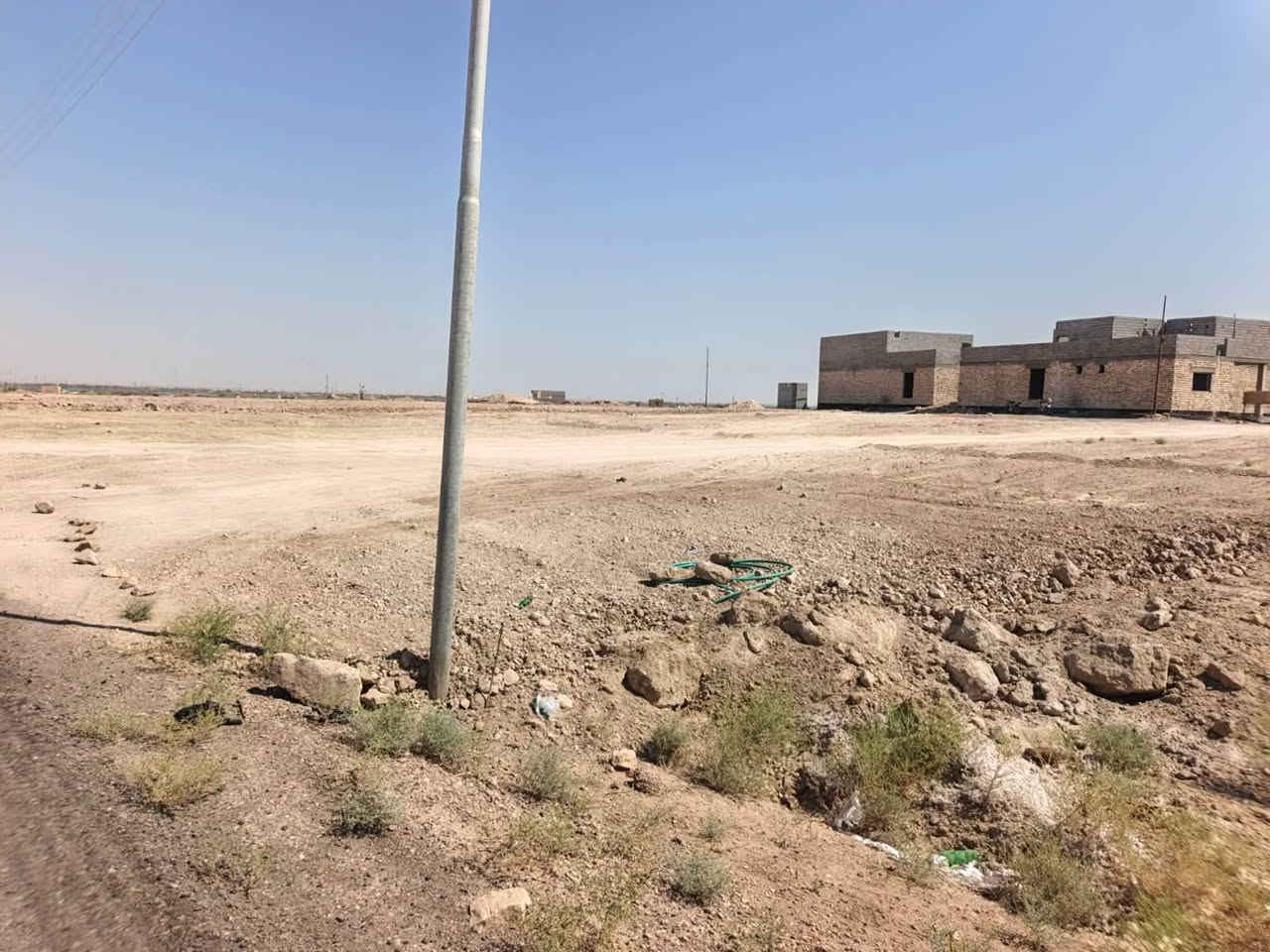 🏡 أرض سكنية للبيع بموقع مميز وخدمات كاملة في زنكورة 🏡

للباحثين عن الهدوء والموقع الخدمي الممتاز، أرض سكنية بمساحة واسعة وتفاصيل ممتازة:

📍 الموقع: الرمادي - زنكورة / قرب مدرسة ينبوع الفياض (قريبة من الشارع العام).

📐 المساحة: 830 متر مربع.

🛣️الوجه 33 متر 

🛣️ الشارع: واجهة على شارع تبليط بعرض 8 أمتار.

💡 الخدمات: ماء، كهرباء، قريبة من جامع ومدارس.

🌟 المميزات: منطقة هادئة جداً، تصلح لبناء دار سكني راقي أو الاستثمار.

📞 للمعاينة والاستفسار:
للمزيد من التفاصيل أو لتنسيق زيارة ميدانية للموقع، يرجى التواصل معنا عبر الأرقام التالية:
 ***********

🏛️موقع المكتب ⏬️⏬️
أو زيارة موقعنا :  الرمادي_ ناحية اليرموك (زنكوره سابقاً)_ المفرق  /مقابل جامع هادي البشير (البمرعي)

#مكتب_عقارات_زنكورة
