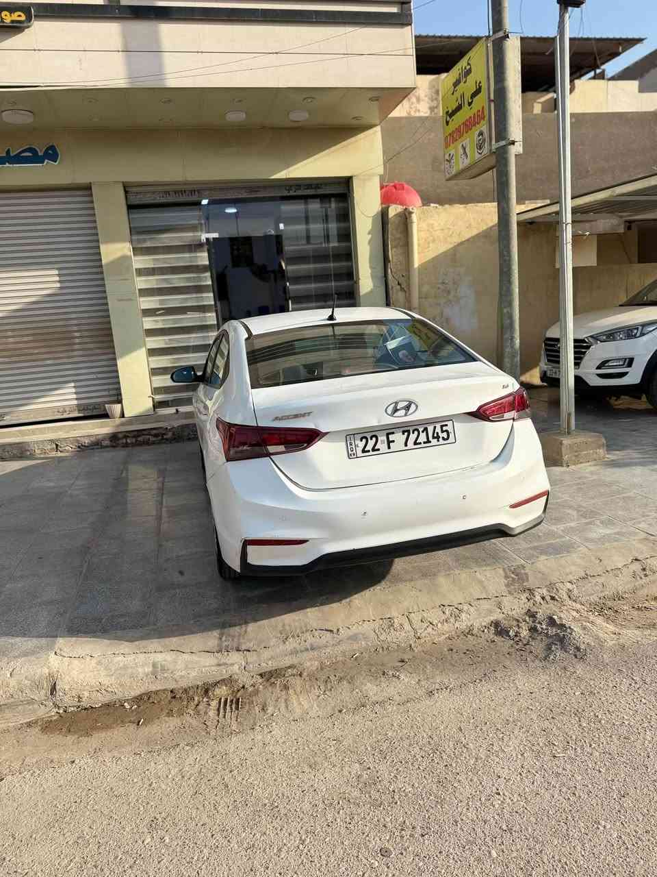 � للبيع هيونداي أكسنت خليجي موديل 2021
🔹 المحرك: 1600 DOHC
🔹 العداد: 110 ألف كم
🔹 اللون: أبيض
🔹 الوارد: خليجي
🔹 الرقم: دولي أربيل
🔹 بسمي السيارة 
🔹 الصبغ: قطعتين ونص فقط 
جنطه جاملغ عكس سايق بجم كبس ربع بنيد صبغ 

💰 السعر: 112 ورقة
💵 بيها مجال للشراي ويدلل

📍 المكان: واسط – العزيزية
📞 ***********
