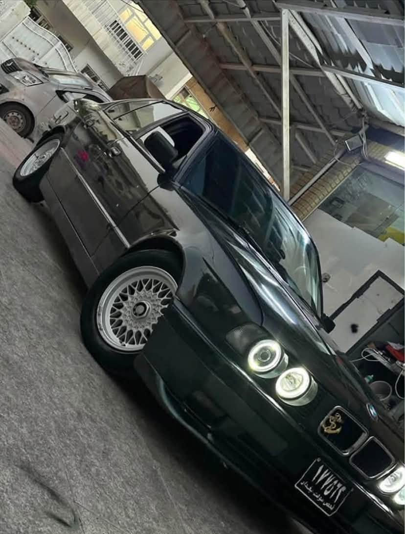 بي ألم دبليو 525i (BMW 525i) موديل 1991
 ارم سلیمانی
 * الصبغ: مصبوغة عام (كامل) للتجميل فقط، بدون ضربة أو حادث.
 * التبريد: شغال وكل شيء بشرط.
 * المحرك والهيكل (الطقطقة والهدوء): بشرط ممتازة، بلاد، وهادئة جداً.
عنوان : اربیل
واتسئاپ(***********)
