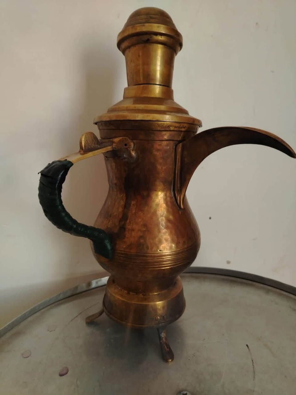 سلام عليكم
دلة فحم للبيع السعر 85 ألف العنوان بغداد مدينة الصدر 

الرقم ***********
