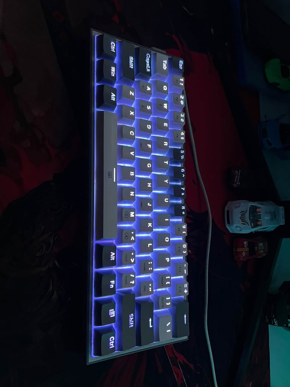 مواصفات PC
كرت الشاشة (GPU): NVIDIA RTX 3060  المعالج (CPU): AMD Ryzen 5 2600X  12GB (نسخة قوية جداً للألعاب والمونتاج)  
 الرامات (RAM): 16GB بسرعة 3200 MT/s  
 اللوحة الأم (Motherboard): ASRock B450M Pro4-F  
 التخزين (Storage): مساحة إجمالية حوالي 1.179TB  
 الباور سبلاي (PSU): GameMax ES-650W — 650W 80 PLUS  
 المبرد (CPU Cooler): مبرد هواء ممتاز  
 الكيس (Case): Gaming Mid-Tower مع زجاج جانبي وأضواء RGB  
 التبريد والمراوح: مزود بـ 10 مراوح RGB لتهوية وتبريد مثالي  تحكم بالريمونت
 نظام التشغيل: Windows 11 جاهز ومفعل  

مواصفات الشاشة:
 الماركة ZXT
 الحجم: بوصة (24")
 معدل التحديث (Hz): 165 هرتز (سلس جداً للألعاب التنافسية)
 ماوس وكيبورد ميكانيكي من شركة ريدراون (Redragon) بأزرار حمراء وياها كيم باس شهر مجاني 
 السعر الإجمالي (للكيس والشاشة وماوس وكيبورد وباد ماوس):1100 مليون وميه
 الموقع: البصرة
