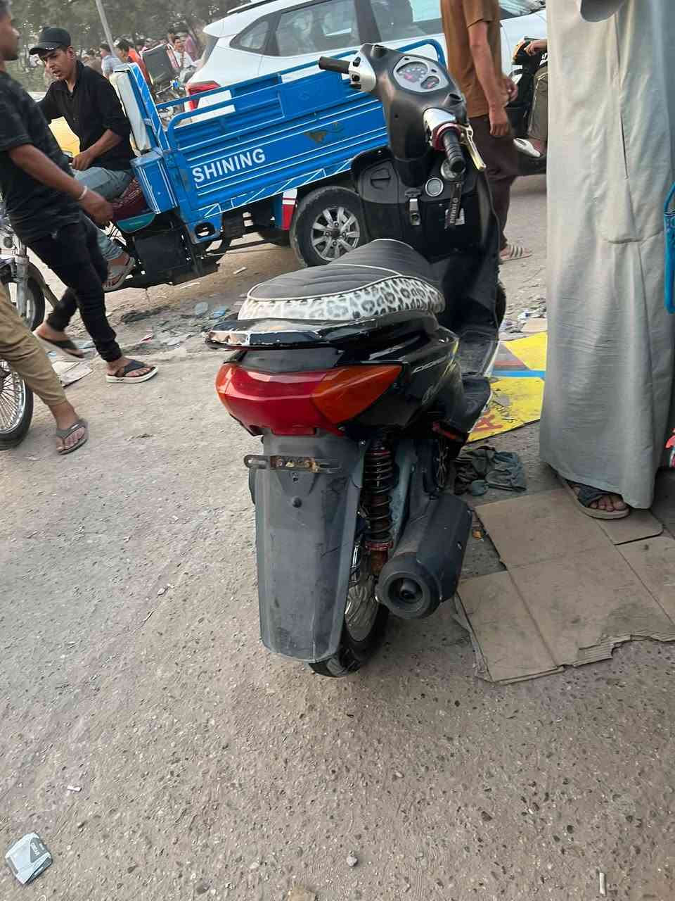 سلام عليكم دراجه سكنس نصيه دراجه نكره سلف بأي وقت مكينه مامفتوحه اخذها الف فيتر وجيب وياك الف فيتر شرط 
كفاله دراجه مزوعه تزويد وكدامعينك كلشي بس كفرها تعبان يرادلها كفر 
سعرها ٥٧٥وبيها مجال حك جيه 
رقم مبايل ***********
