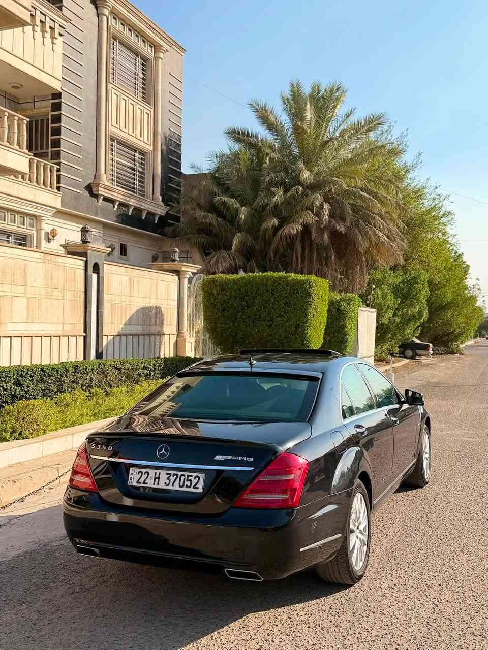 السلام عليكم مارسيدس S350 مديل 2009 خليجي السعر 167 رقمي *********** السياره جديده ومابيها كل نقص 
بصمت تشغيل وبيبان 
حساسات امامي خلفي
5 ابوب شفط 
نظام صوت هارمن كاردن
فتحة سقف
داخل لونين وجديد 
كشنات تدفئة وتبريد ومساج وخزن VIP
فول بردات كهرباء
جكات 
صندوك كهرباء
تخم تاير ويل جدد 
بيها قطعتين صبغ بدون ضرر
