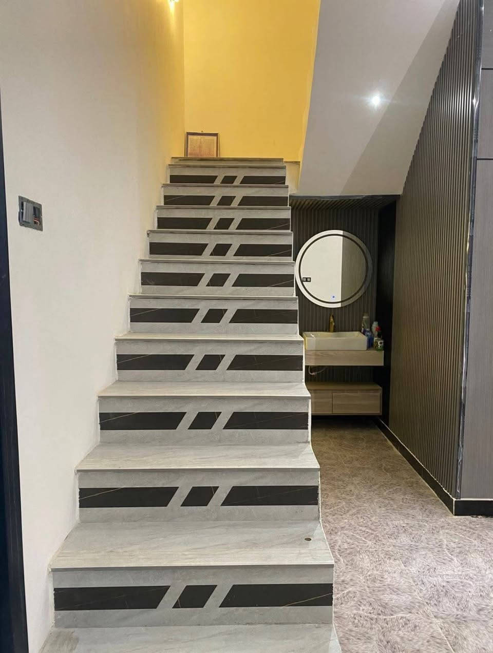 بيت للبيع
المساحه 200متر 10*20
الموقع التنومه نهر حسن قرب مدرسه تراث الاجيال 
بناء درجه اولى بالكامل ديكورات مميزه 
السعر 150 وقابل للتفاوض 
***********
