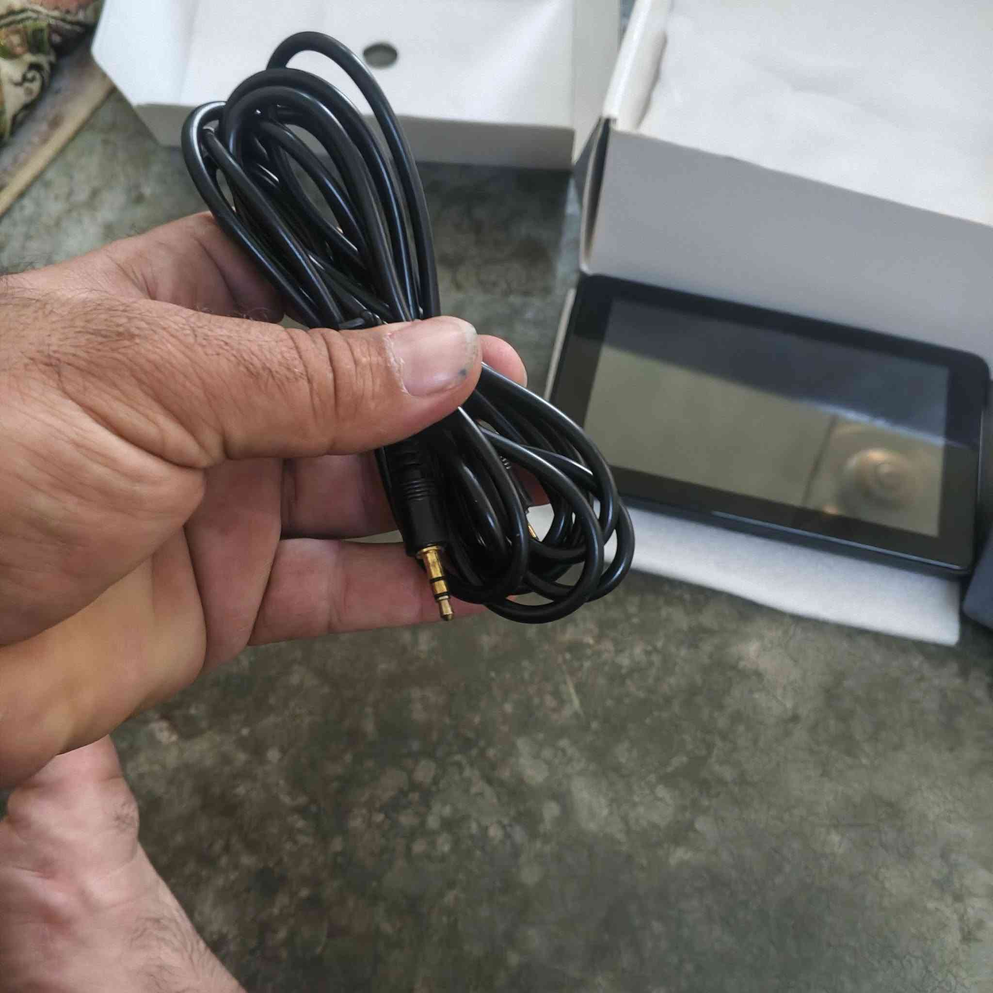 السلام عليكم شاشه جوكر جميع السيارات ع جداحه السياره 
تشتغل تثبت اب يمكان تريده عدي ثنين سعر الوحده50وبيها مجال
***********
