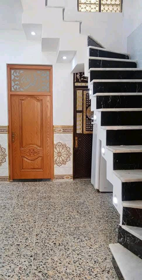 السلام عليكم بيت للبيع المساحه 100 طابقين عالي عن الفرع تلث بايات عنوان البيت مدينه الصدر الدسيم بل بدايه قريب عل جوادر الاستفسار *********** السعر 85 مليون وبي مجال