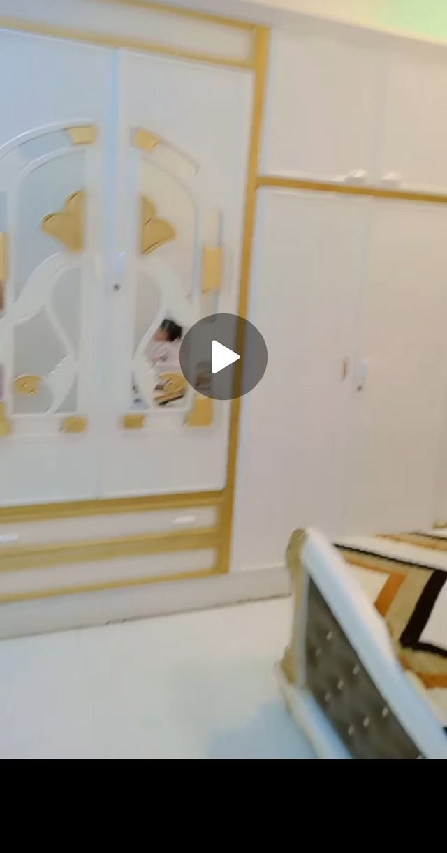 غرفة خشب عراقي ابيض شغل درجة اولى كلفتني ٣مليون ابيع بمليون وربع 
للاستفسار ***********
