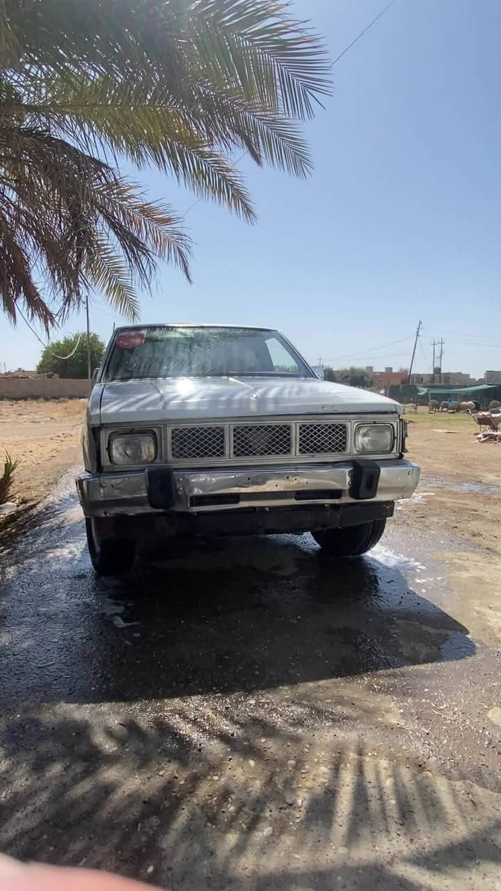 السلام عليكم للبيع بيكم نيسان موديل 1990 كيرها زين محركها يبخر كشرها شوف العين سياره نگره سلف تشغل وتمشي سعرها 11 ورقه  لل اتصال ***********
