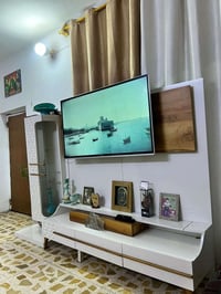 ميز شاشة • للبيع