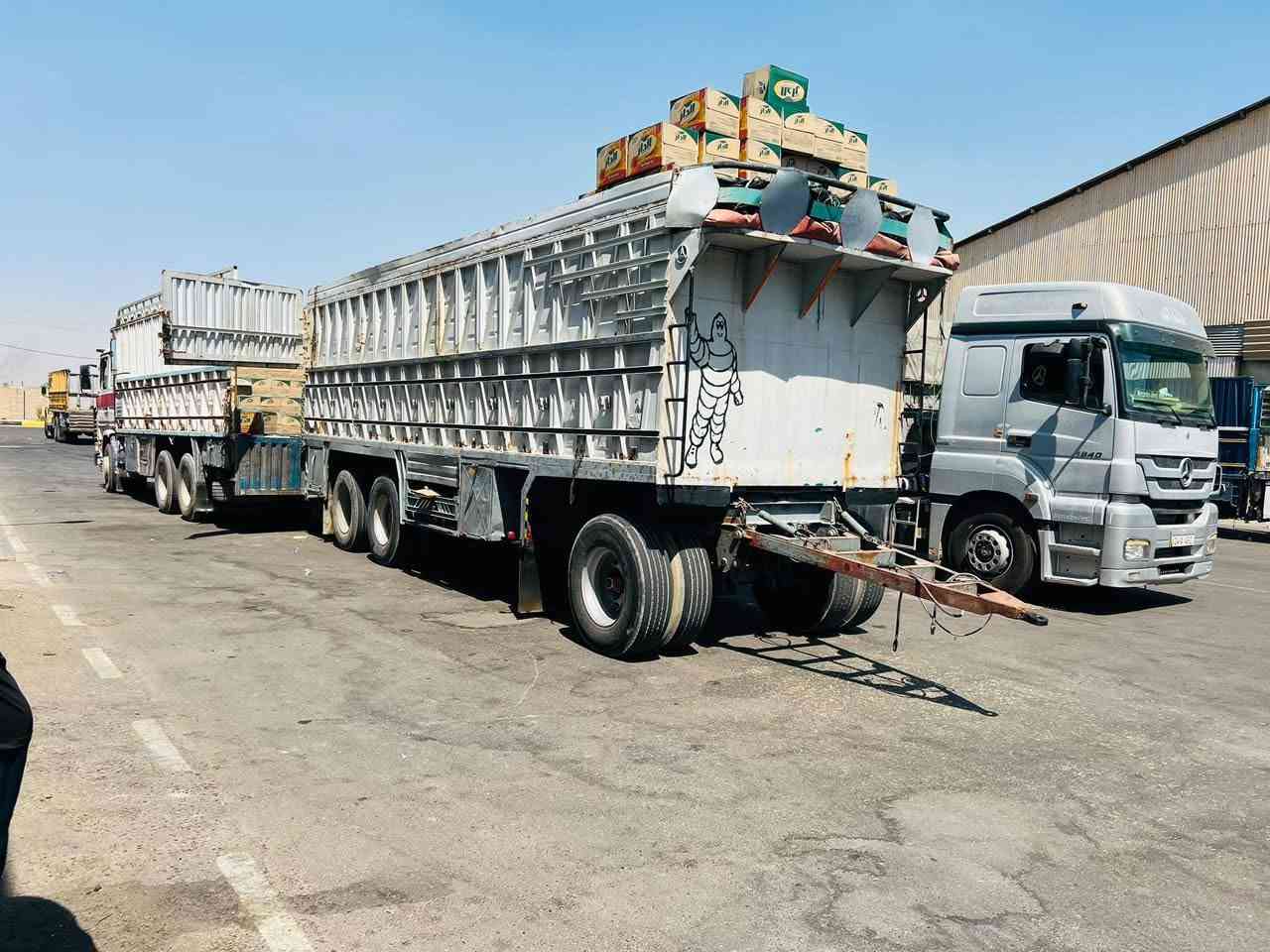 مقطوره البيع طول 8,50رتفاع 2, هذا رقم ***********
