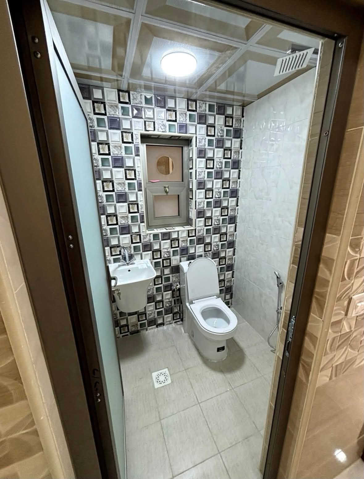 🏡 مكتب البديع للاستثمار العقاري

🔥 دار للبيع – بناء حديث وموقع مميز

إذا تبحث عن دار مرتبة، عملية، وبناء حديث وبموقع قريب من الخط السريع، هاي فرصة تستحق المشاهدة 👌

🏠 تفاصيل الدار:
🔹 المساحة: 60 م²
🔹 الواجهة: 4 م على وجهين
🔹 فضلة: 20 م²
🔹 بناء حديث
🔹 كراج سيارة

✨ الطابق الأول:
▪️ صالة
▪️ مطبخ
▪️ غرفة نوم
▪️ خدمات
▪️ كراج

✨ الطابق الثاني:
▪️ غرفتا نوم
▪️ خدمات

📍 عنوان الدار:
بغداد – حي القاهرة – ناجي عواد – قرب الخط السريع

📌 عنوان مكتب البديع:
بغداد – حي القاهرة – المعلمين
مجاور بيتزا بيروت وأسواق حيدر

📞 للاستفسار والتفاصيل:
***********

🔥 دار بمواصفات عملية وبناء حديث… للتفاصيل أو تحديد موعد للمعاينة، تواصلوا ويانا.

🏡 مكتب البديع للاستثمار العقاري – خيارات عقارية مميزة وفرص استثمارية موثوقة
