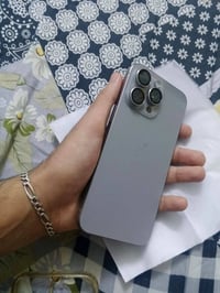 15 pro max ذاكره 256  بطاريه 86  لون تيتانيوم مكفول من الزلغ  السعر خا...