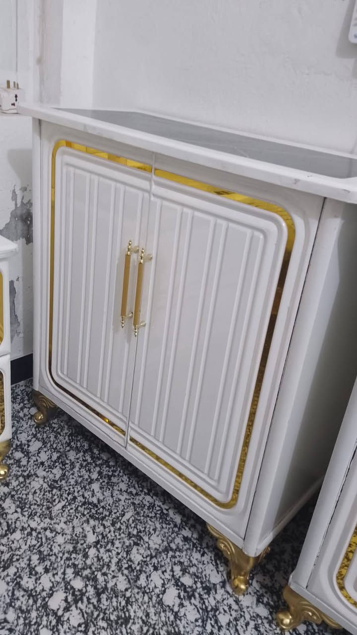 غرفة نوم. جديده  للبيع اخذناها امس بس مصارت لان الغرفه زغيره سعر مليون و800… الاتصال ***********

