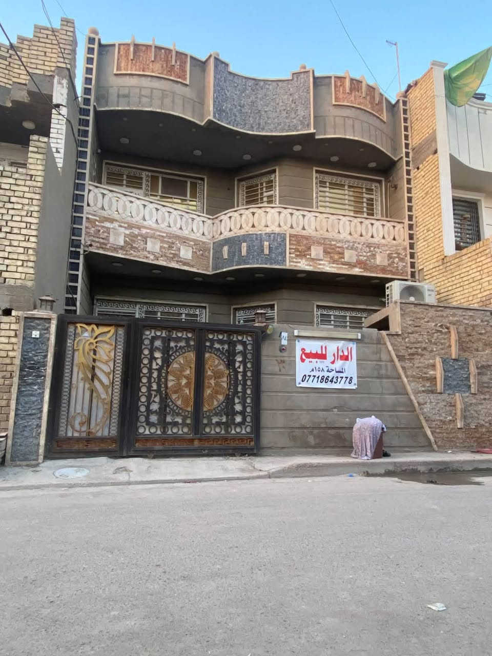 سلام عليكم
بيت البيع

منطقة الوليد 

سند ٢٥

مساحه ١٥٨متر

طابقين كامل 

اتصال ***********
