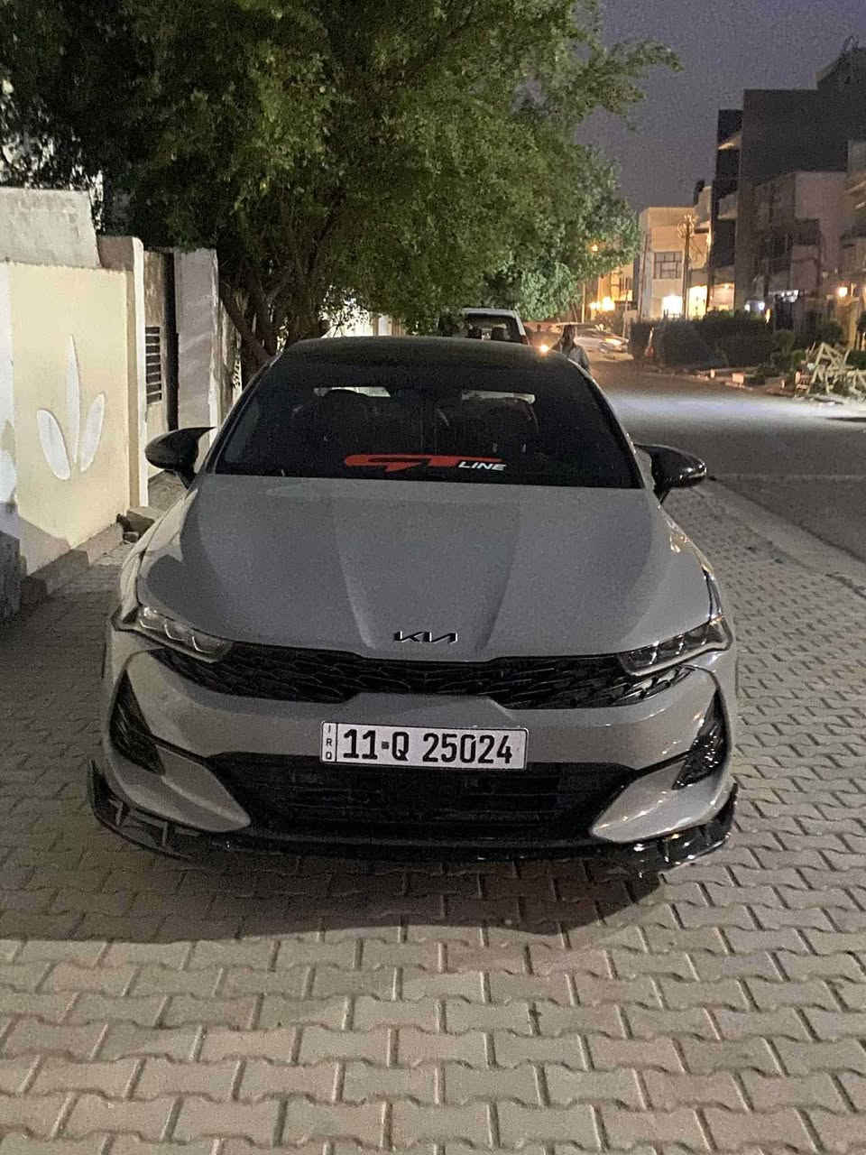 السلام عليكم
السياره للبيع او مراوس حسب القناعه 
 
Kia k5 2023 1600T Gt Line 

حآدث السياره جاملغ خلفي مصلح ومصبوغ والصندوك كذلك 

بدون حوض نهائيا + باب السايق + خلف السايق اجه بيهن كلير من امريكا فقط بدون تصليح بدون حادث بدون تبديل ولا فتح 

بدون ايرباك كلهن سليمات  

ماشيـه حاليا 39 ميل يعني 61 الف كيلو وقابل للزياده

كلشي بيهه على وضع الشركه وبلادي اي شي ممفتوح جديده بعدهه 

المواصفات : تشغيل عن بعد - شاشه كامره - تدفئه كشنات _ داخل احمر  _ بجم لد برتقالي بلادي وباقي الاشياء معروفه 

مكان السياره بغداد حي العدل 

رقم تلفون *********** 

متواجد واتس وسيمكارت 

سعر السياره 180 ورقه وبيهه مجال بسيط 

السعر اذا ميعجبك اعبر المنشور واني ممنون ☘️
