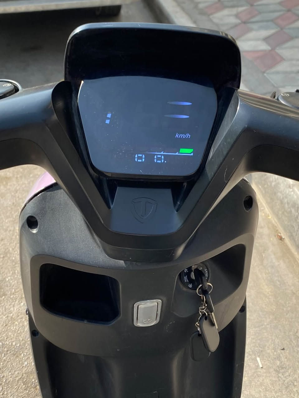 دراجة شحن ريان ام عيون للبيع
١- بطاريات 6
٢-نظام بارك
٣-حجم الملف 1200
٤- اشاير يمنه يسره
٥- لايت عالي ناصي
٦- سرع 3
٧- الشحنه الوحده تمشيك 40 كيلو متر
٨- شاحنه من شركه تايلج الاصليه
٩- سويج + بصمات عدد 2
١٠- السرعه 55 حقيقي
11-التاير جبلي
السعر ٦٥٠ المكان الكراده 
***********
