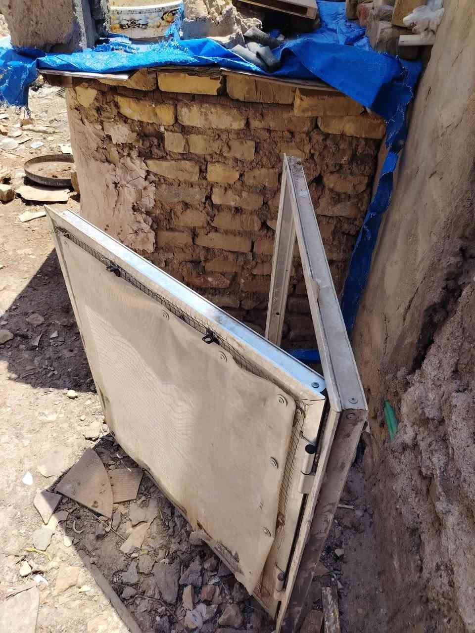 السلام عليكم أكو باب مال دجاج ألمنيوم للبيع جاهز بس اتركبه السعر25 الاتصال***********
