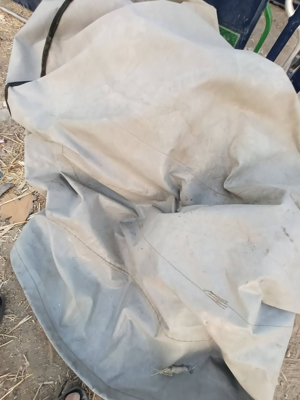 جەمجەو کەبرو جادری کیای ٢٧٠٠ لە بۆ سێ هەزاریش دەبێ جەمجەکە شکانو خایسیی نیە جادرەکە بی دراو کونە کامل جاهیزە *********** شوێن هەولیر

