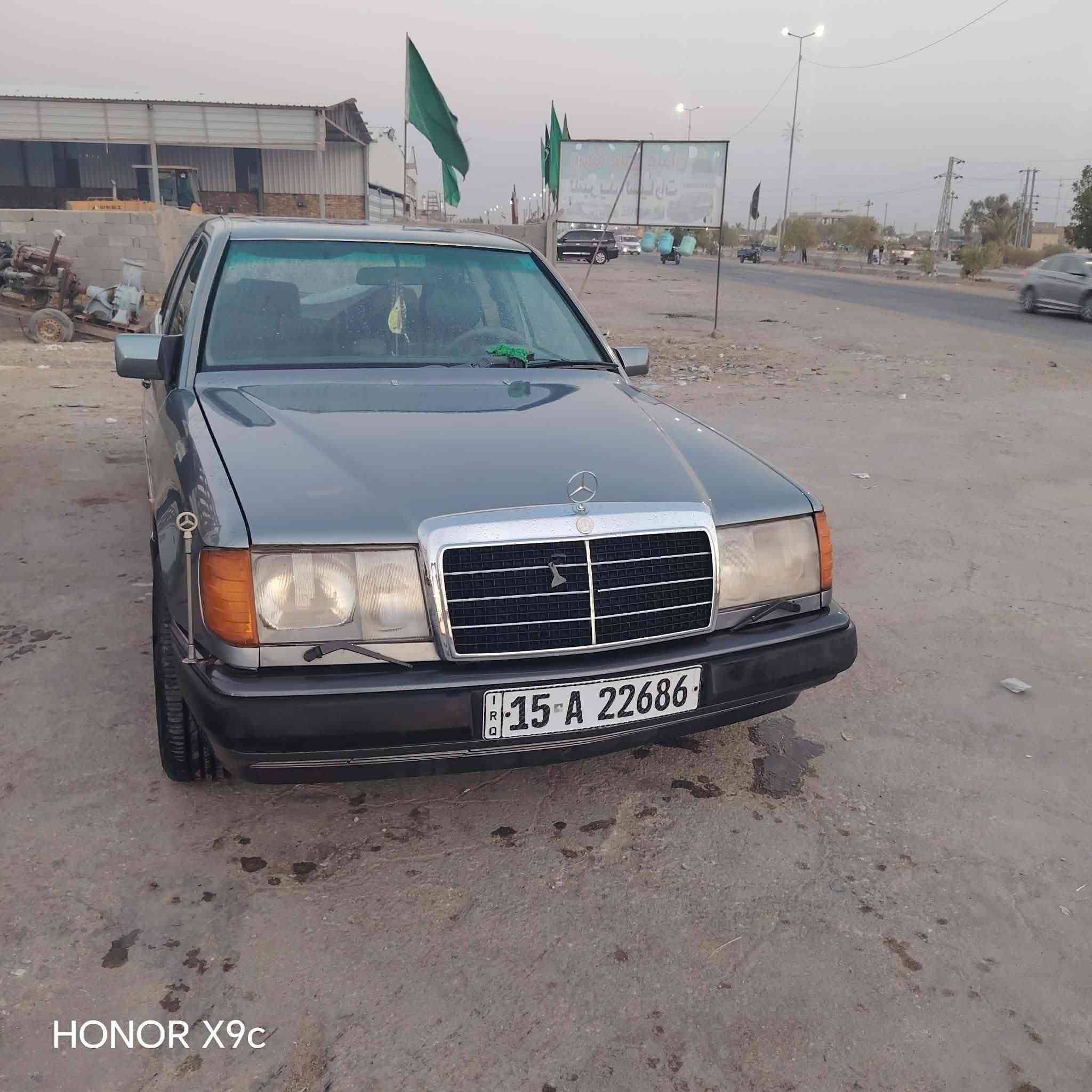 مارسدس ٨٨رقم انبار انكليزي 
سنويه هزه جديده باسمي السياره 
محرك كير حداديه كهربائيات جدد 
تبريد ويا السويج 
سياره جاهزه على اخر حبه 
مكان السياره ال بدير الديوانية 
تحكم كشنات 
سنتر لوك 
لايت زنون  
كلشي جاهز بيها 
السعر المطلوب ٦٠ ورقه وبيها مجال شراي اتصل ودلل 
***********

نص مكتوب في الصور:
- HONOR X9c