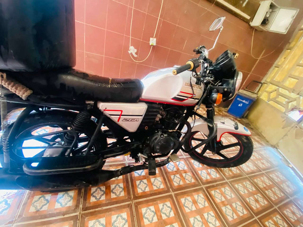 نكره سلف كلشي شغال لناره + اشاير
+ نشرات المحرك ممفتوح عيبها بيها تبخير كلش خفيف 
تبخير مومستمر 
رجاء رجاء الي ميشتري ليطب بس يحجي 
سعر 850 
*********** 
وتساب
