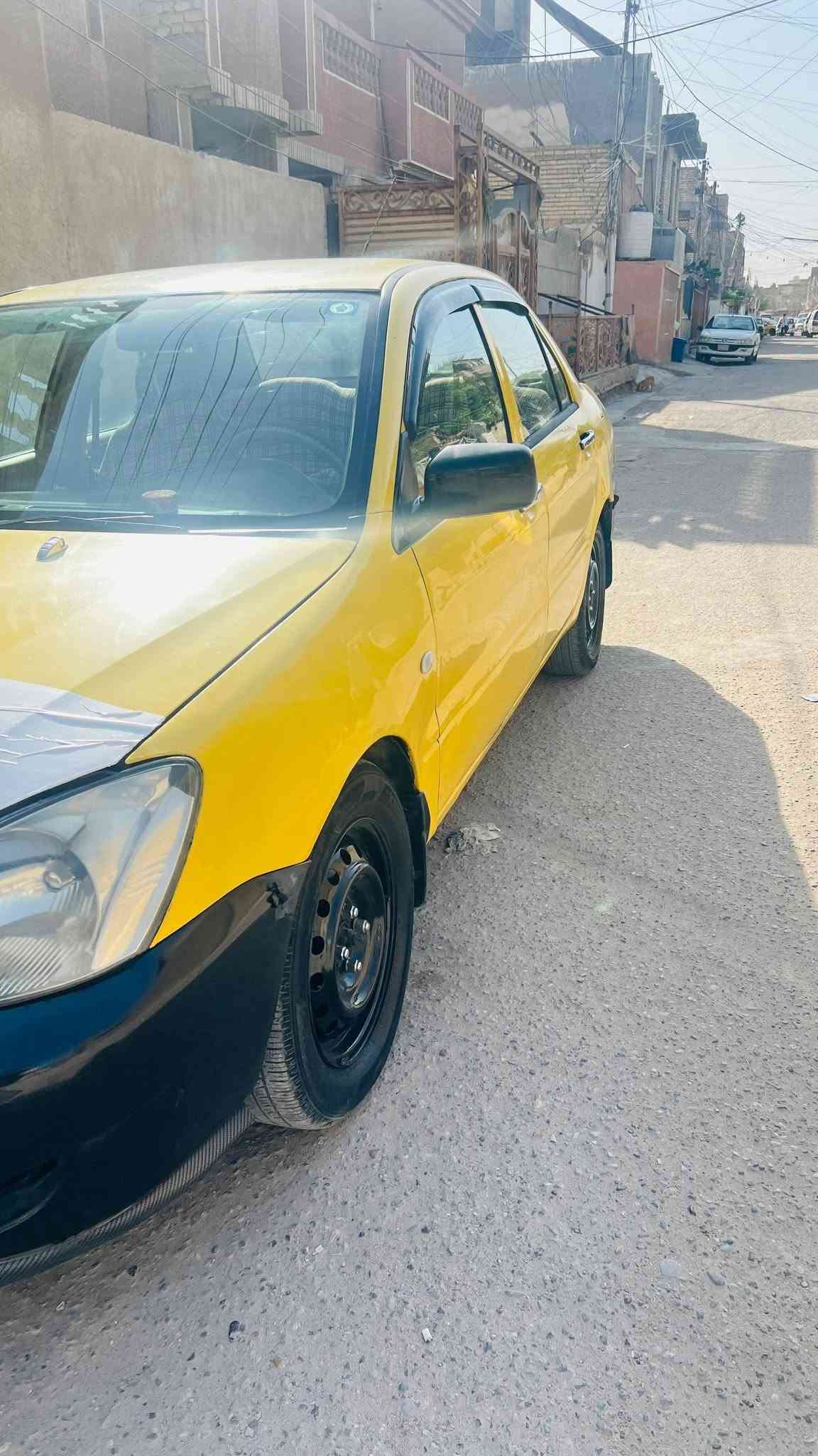 السلام عليكم 
لانسر موديل 2010 بأسمي تحويل ثاني يوم 
رقم انكليزي جديد 
مكينه 1500 قبق ابيض نضيفة
وكير عادي  خير من الله نضيف ومابي اي نقص
تبريد شغال ثلاجة باتري ومسجل جديد امس شديتهن
بيهه بارد باب الصدر والباب الي ورة السايق مرشوش قطعه صغيرة 
السعر 57 وبيهه مجال قليل رجاءا مو شراي لا تعلق 

مكاني بغداد الشعب 

***********
