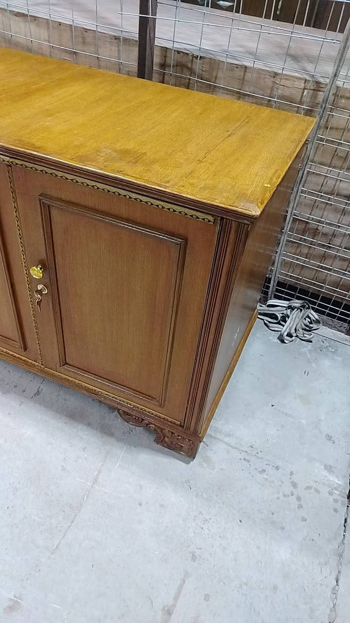 السلام عليكم بوفيه صاج زان مترين ونص السعر ١٢٥ مكان بغداد ابو غريب استفسار ***********
