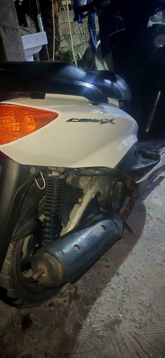 الدراجه نظافة فول الفول شلعة ومعدل وانطيك بيها تراي وين ما تريد 
  ربع دينار ماتصرف عليه❗
.................❗
1-كلجات مفولة
2-محرك مكفوله كفاله عامه من الفتح والتبخير والتنقيص 
3- الدراجه تايرات زوج جدد شرط...
4- بريكات كلها شغاله بالمكان 
5- حاطلة لايت زنون عالي ناصي اشاير هورن كلها شغاله شرط..... ✅ 
6-الدراجة بيها قفل ستيرن وقفل جوزة..........❗❗

الدراجة مال جناي مومال بيع وشرا❗️❗️❗️
......................................
الدراجه مكفوله من كل النواحي أوراقه كله كامله ❗
السعر((( 650 )))الف المكان بغداد الشعب *********** موجود ماسنجر.........
اسف عل اطالة 💯✅
