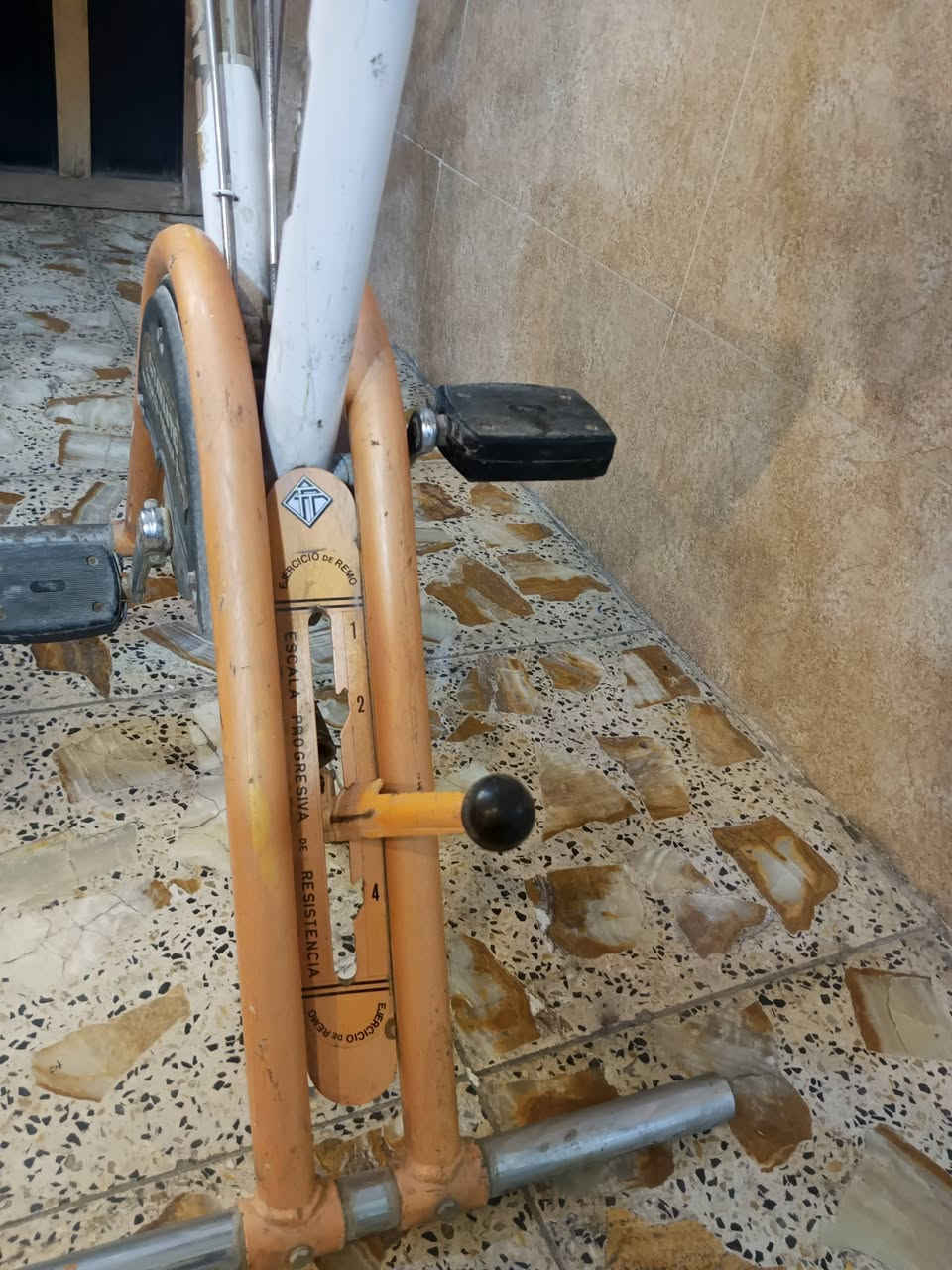 سلام عليكم باسكل رياضي ثابت للبيع السعر 30 وبي مجال الموقع بغداد ام الكبر قرب جامع الفردوس للاستفسار ***********
