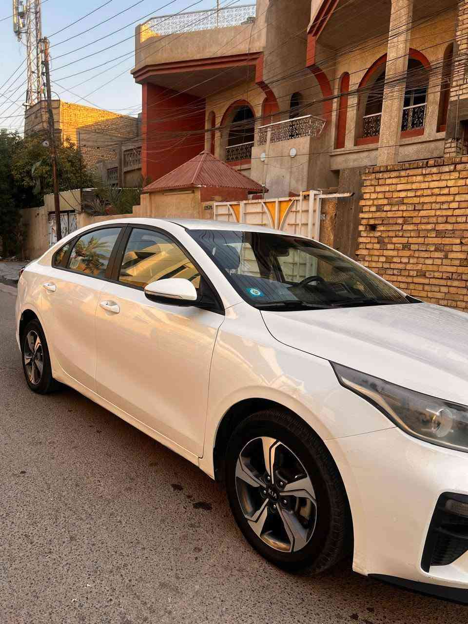 السلام عليكم 
كيا سيراتو 2019 خليجي مكفولة من الضربة والصبغ
مواصفاتها 
مكينة 1600 دوش تحكمات كاميرا خلفية
خمسة ويل كب تبريد قطعتين داخل لونين
جاهزة من جميع النواحي 
ماشية 91 الف 
رقم بغداد الدولي بأسمي 
مكاني بغداد / الكرخ
السعر 142
رقم الهاتف ***********
