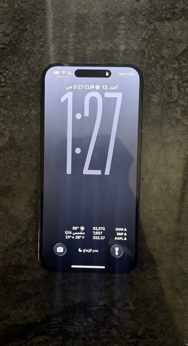 iphone 14 pro max 
الجهاز نضيف وما مبدل بي اي قطعه مثل ما موضح بل صور

بطاريته 91 اصليه 🔋
كامل الملحقات موجوده لكن بدون كارتونته
سعره 830 وبي مجال قليل
عنواني اربيل 
الرقم للتواصل ***********

نص مكتوب في الصور:
- حالة البطارية والشحن كما هو الحال مع البطاريات القابلة لإعادة الشحن، بطارية الهاتف قابلة للاستهلاك وتصبح أقل فاعلية مع الوقت. معرفة المزيد... 91% الحد الأقصى للقدرة هذا قياس لقدرة البطارية مقارنة بقدرتها عندما كانت جديدة. قد تتسبب القدرة المنخفضة بتقليل ساعات الاستخدام بين عملية الشحن والأخرى. أقصى قدرة للأداء ستساعد الأنظمة المضمنة في النظام والمكونات في تخفيف آثار الأداء التي قد تلاحظها أثناء التقدم الكيميائي في عمر بطارية iPhone. شحن البطارية المحسن للحد من استنزاف عمر البطارية، يتعلم الـ iPhone من عادات الشحن اليومية، بحيث ينتظر ولا يتجاوز %80 حتى يحين موعد حاجتك إلى استخدامه.
- القطع والخدمة تجمع Apple سجل تاريخ القطع والخدمة، وهذا السجل يعرض معلومات عن هذا الـ iPhone وحالته وتفاصيل إصلاحه. معرفة المزيد... سجل تاريخ الخدمة البطارية أصلية مجموعة اللوحة المنطقية أصلية كاميرا العمق الحقيقي أصلية