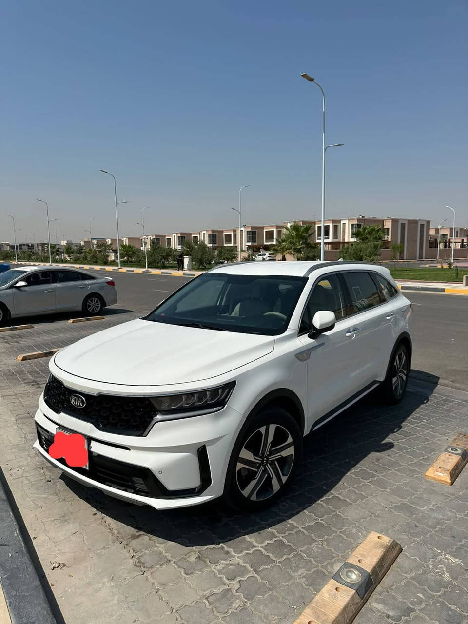 السلام عليكم سياره للبيع في البصره سورنتو السياره كفاله عامه موديل 2021 
موصفات
 جنطه كهربائية
 گير موس
كشنات كهربائية 
السعر 240 ورقه وبيه مجال 
رقم الهاتف***********
