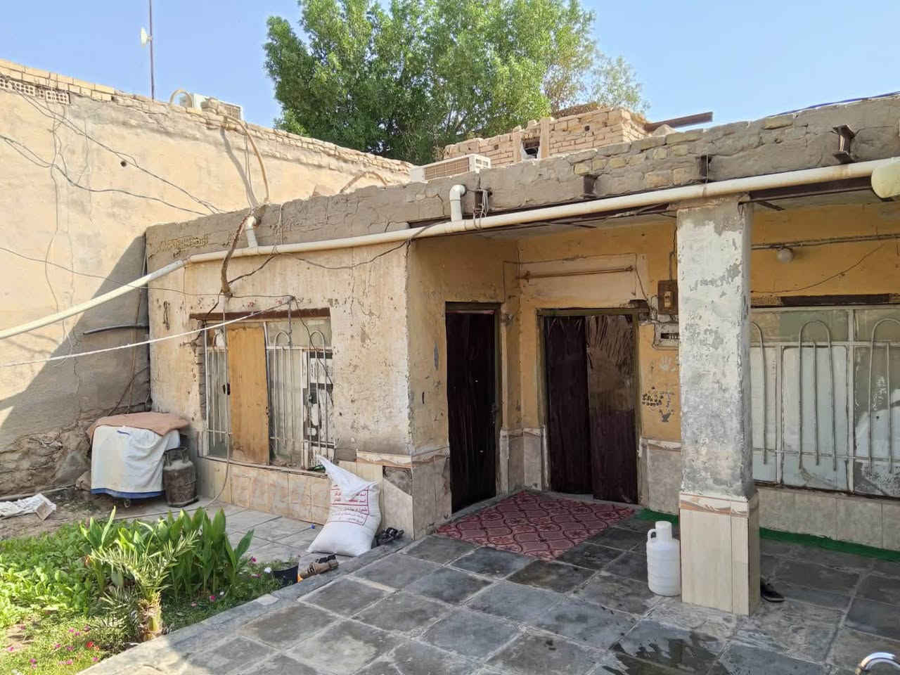 اللهم صل علئ محمد وال محمد 

السلام عليكم بيت طابو صرف مساحة ٢٠٠ متر مربع بسوگ الشيوخ بسبعة نيسان خلف المستوصف ويم المدارس الجديدة بيت نضيف جداً وحالياً مؤجر السعر ٨٥ وبيه مجال للاستفسار والتفاصيل الباقية 
***********
بيه واتساب
