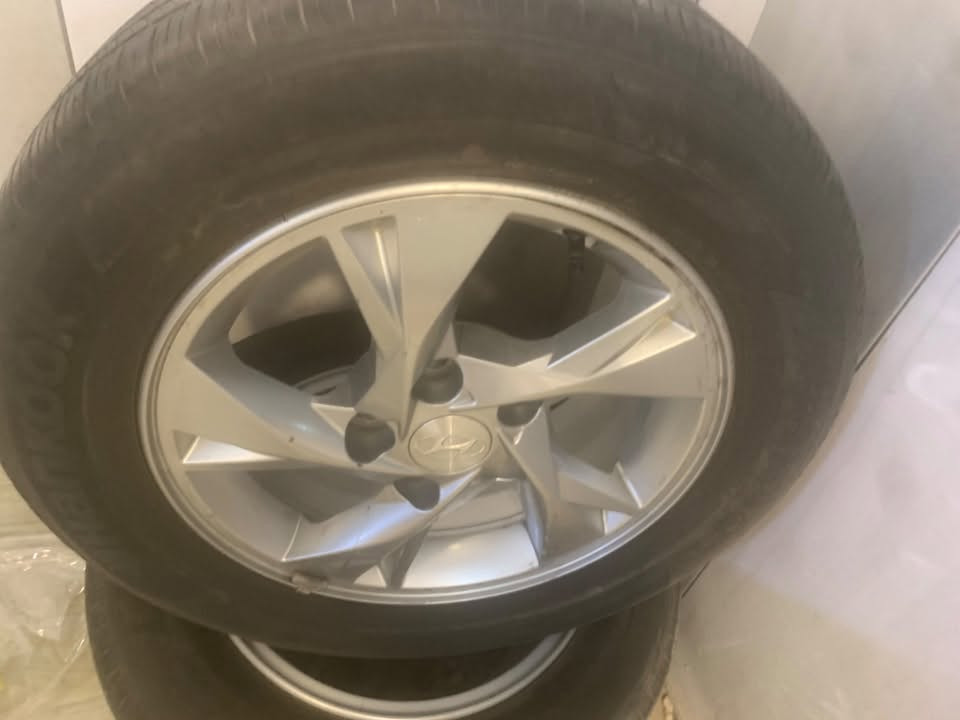 عدد 3 حجم / 15 ( وياله وتايرات 3 فقط) سعر 210
هانكوك كوري نظافة 95 
***********
