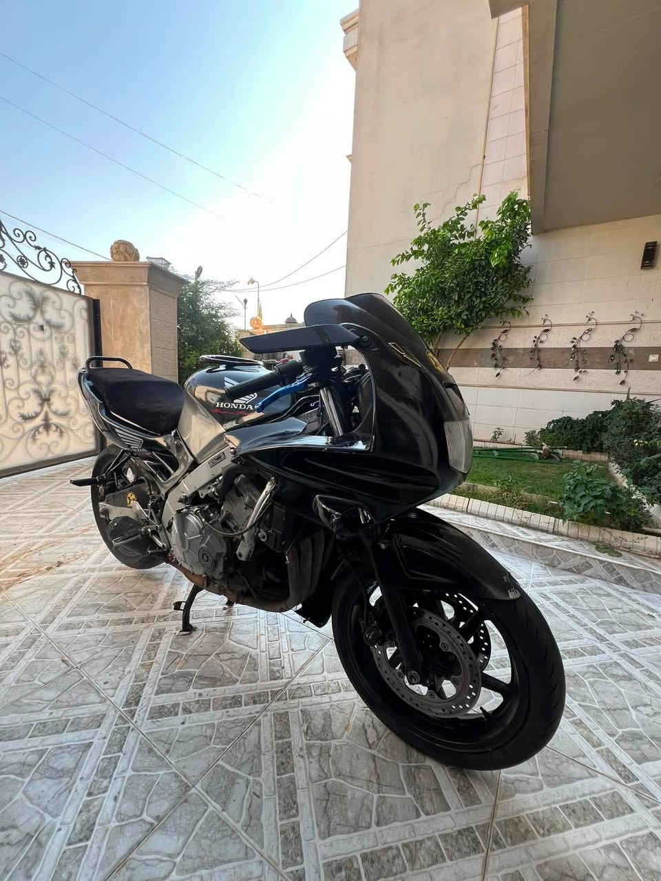 بوو  فروشتن 
من رخصت  لدمن 
للبيع CBR  600cc      F2    مكينه  كبس  برغي مامفتوح  1.2.3. بطناش 🤤   تايرات جديده   دهن  جديد  شركه موتل 
   وزنجيل جديد بس  بيه  نقص  كڤر الصفحه  واضح  بل  صور  وسعره رخيص موو  غالي    وعليه  يدات رياضيه وضاغطه زنجيل رياضيه سعر الدراجه 13 ونص  وبيه مجال  بصيط   
عنواني اربيل  
للتواصل *********** واتساب
