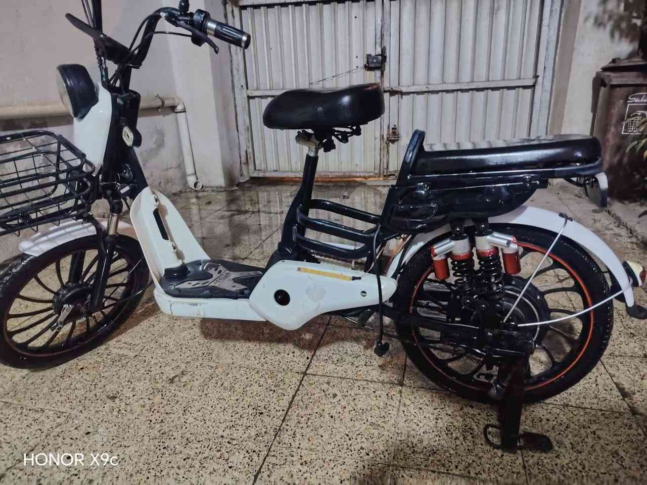 دراجة شحن ناقصها بطارية السعر 125
للتواصل واتساب ***********

نص مكتوب في الصور:
- HONOR X9c