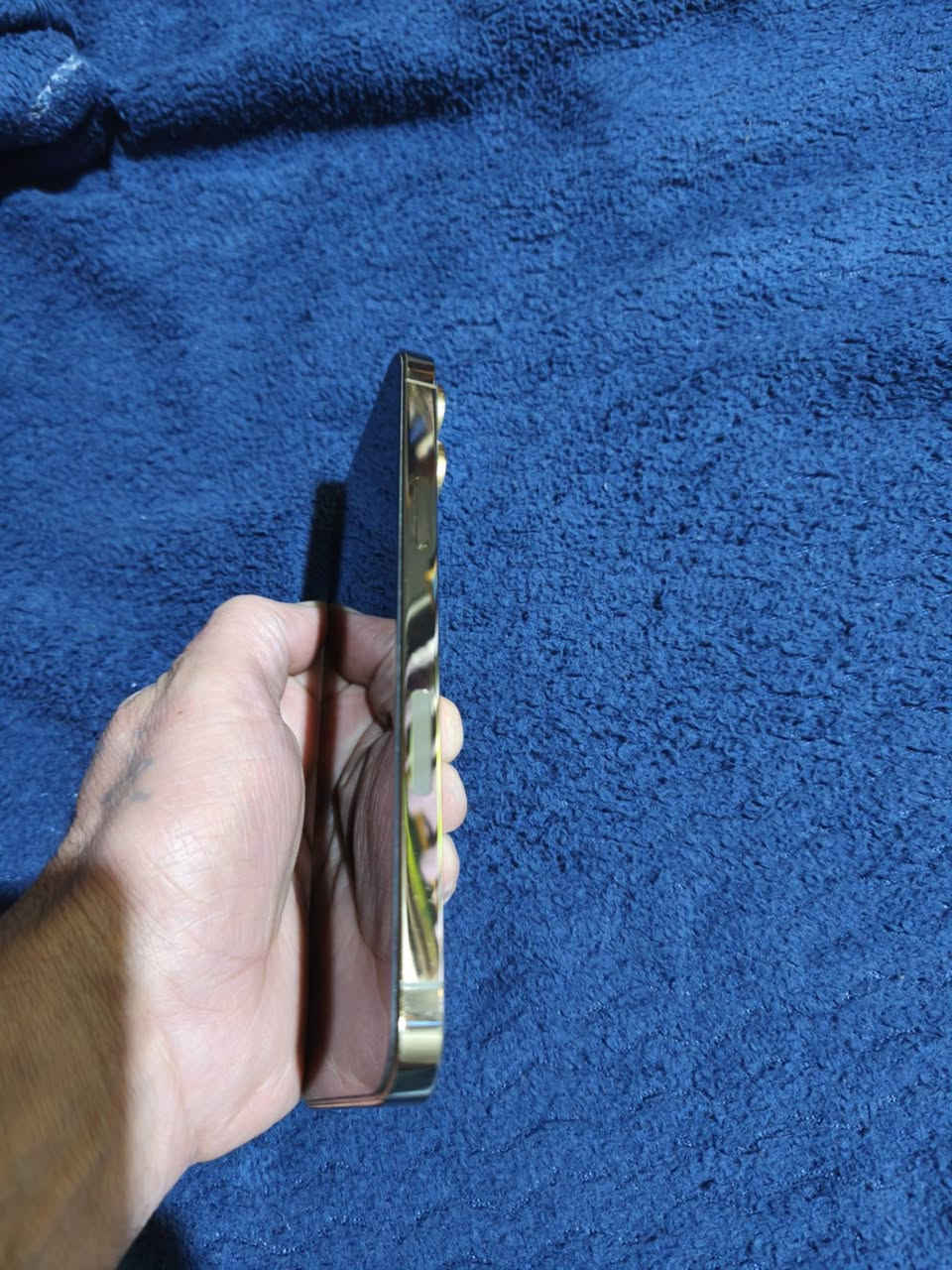 13برو ماكس لون ذهبي مساحه 256 بطاريه 84 جهاز وضع الشركه شرط حاسبه السعر750 واتساب ***********  بصره
