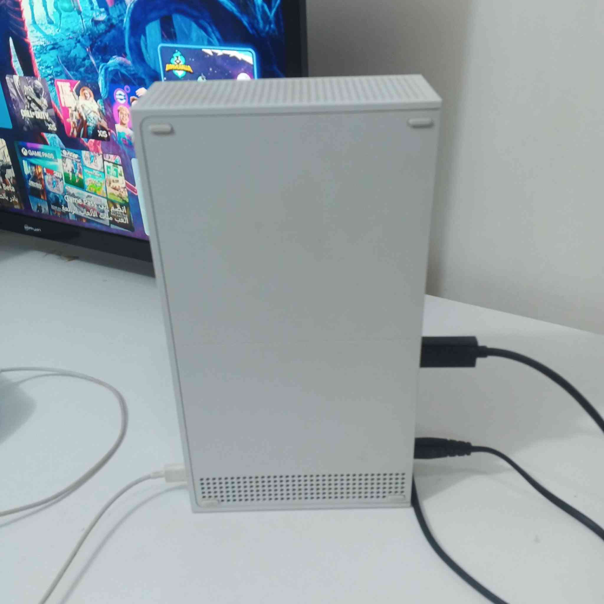 Xbox series S / 512 gb 

اصدار 2022 كامل ملحقاته وكارتونه موجوده مابي اي نقص وجاهز للاستخدام 

وياه حساب بي العاب مثل: 
Gta v online 
Cod modern warfare 
Cod modern warfare ll 
Cod modern warfare lll 
Assassin's Creed Valhalla 
Assassin's Creed unity 
Assassin's Creed black flag 
Assassin's Creed syndicate 
Metro Exodus 
Metro 2033 
Metro: last night 
Rainbow six siege 
Watch dogs legion 
السعر 400 

الجهاز نظيف جدا والجوستك كذلك بس الكير بي درفت بسيط فقط 
مكاني بغداد وهذا رقمي موجود واتساب 
***********
واذا يعجبك تفضل خاص وشكراً
