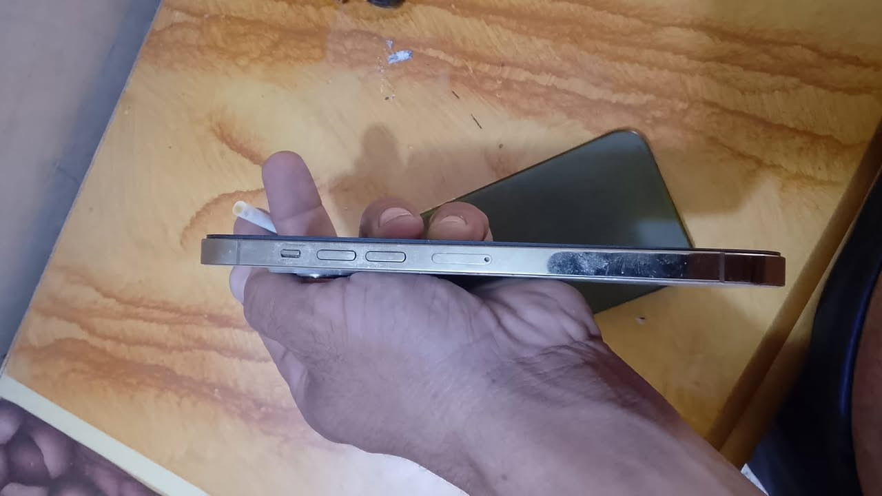 13 برو ماكس وگع وانكسر الضهر والكامرات والفيس ايدي والفلاش وگفن بطارية 58 ذاكرة 256  ب350 وبي مجال ***********

نص مكتوب في الصور:
- حول 2:44 الاسم iPhone إصدار iOS 27.0 اسم الطراز iPhone 13 Pro Max رقم الطراز MLEP3LL/A الرقم التسلسلي HW7CY6T5HD انتهت صلاحية التغطية سجل تاريخ القطع والخدمة الأغاني 0 الفيديوهات 146 الصور 237 التطبيقات 56 السعة 256 غ.ب. متوفرة 169.46 غ.ب.
- 2:44 القطع والخدمة تجمع Apple سجل تاريخ القطع والخدمة، وهذا السجل يعرض معلومات عن هذا الـ iPhone وحالته وتفاصيل إصلاحه. معرفة المزيد... سجل تاريخ الخدمة الشاشة غير معروف البطارية الخدمة الكاميرا غير معروف