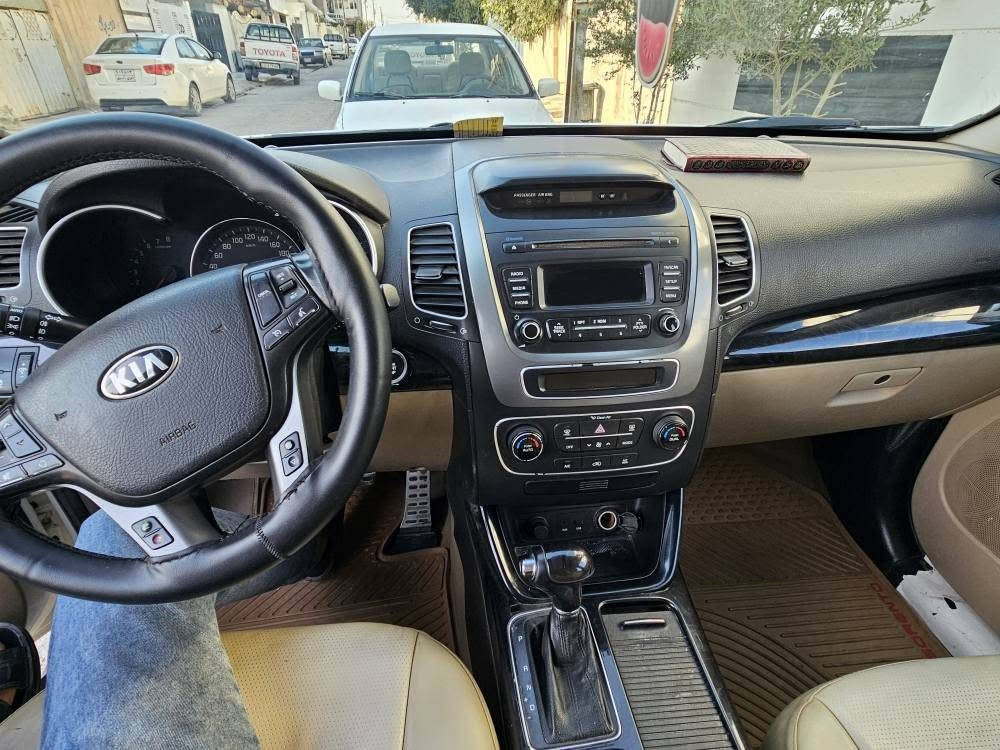 کیا سۆرینتۆ 2015 (Kia Sorento)
​سەیارەیەکی زۆر پاک و بێ کێشە، بۆ بەکارهێنانی خێزانی زۆر گونجاوە.
​🔹 مۆدێل: 2015
🔹 مەکینە: GDI - 4 سلەندەر
🔹 ڕەنگ: سپی
🔹 ڕۆشتوو: 104,000 کم
🔹 تایبەتمەندی: 7 نەفەری (7 مەقعەد)
​📋 بارودۆخی سەیارەکە:
​سەیارەکە بە گێڕ و مەکینە بە شەرتە.
​سێ پارچەی بۆیاغە، لێدانەکانی زۆر سوکن و تەنها ڕووکەشن واتا بێ ناو گرتن ، بەشەرتی شاسی و ناوەوە. 
​سەیارەکە زۆر خاوێنە و هیچ کێشەیەکی نییە.
​💰 نرخ: [150 $]
📍 شوێن: [هەولێر بنسلاوە ]
📞 ژمارەی پەیوەندی: [*********** ]
لە واتساپ یان ڤایبەر پەیوەندی بکەن أربيل, العراق
