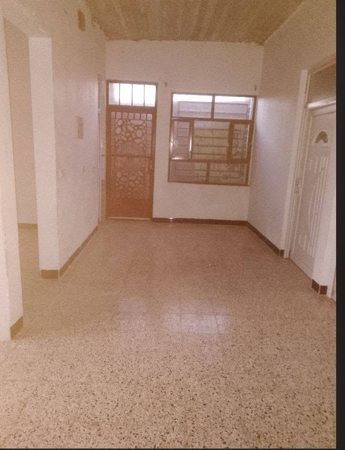 بيت لايجار في حي القوسيات يتكون من غرفتين و هول واستقبال مطبخ و حمام بناء حديث سعر الايجار 200 الف الاستفسار الاتصال على الرقم ***********
