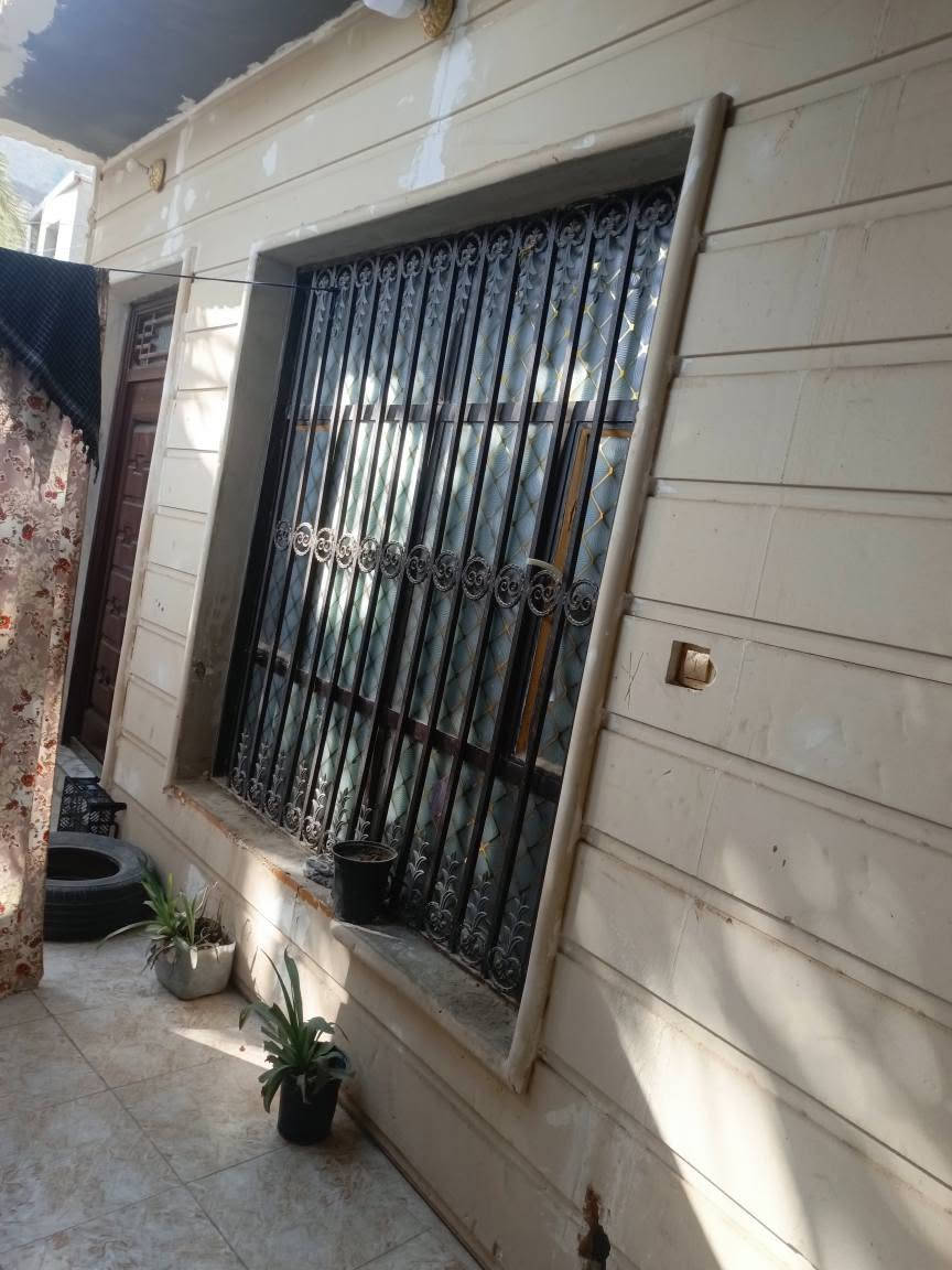 بيت للبيع ١٧٠ متر  الكوفه منطقت الكرشات خلف بستان ابو تكليف زراعي ٢٥ يتكون من خلفتين ومطبخ حار وبارد وصاله وستقبال البيت جاهز سقوف وبرسلين وسرابيم البيت كونكريت اساس وصب وبناء طابوق السعر ٦٥ وبي مجال الاستفسار النتصال عله الرقم *********** البيت قليب عله شارع المعمل مقابيل مجمعه المختار بشار الطاقه خلف المقنص بشارع فقط النجف, العراق

نص مكتوب في الصور:
- Meta AI