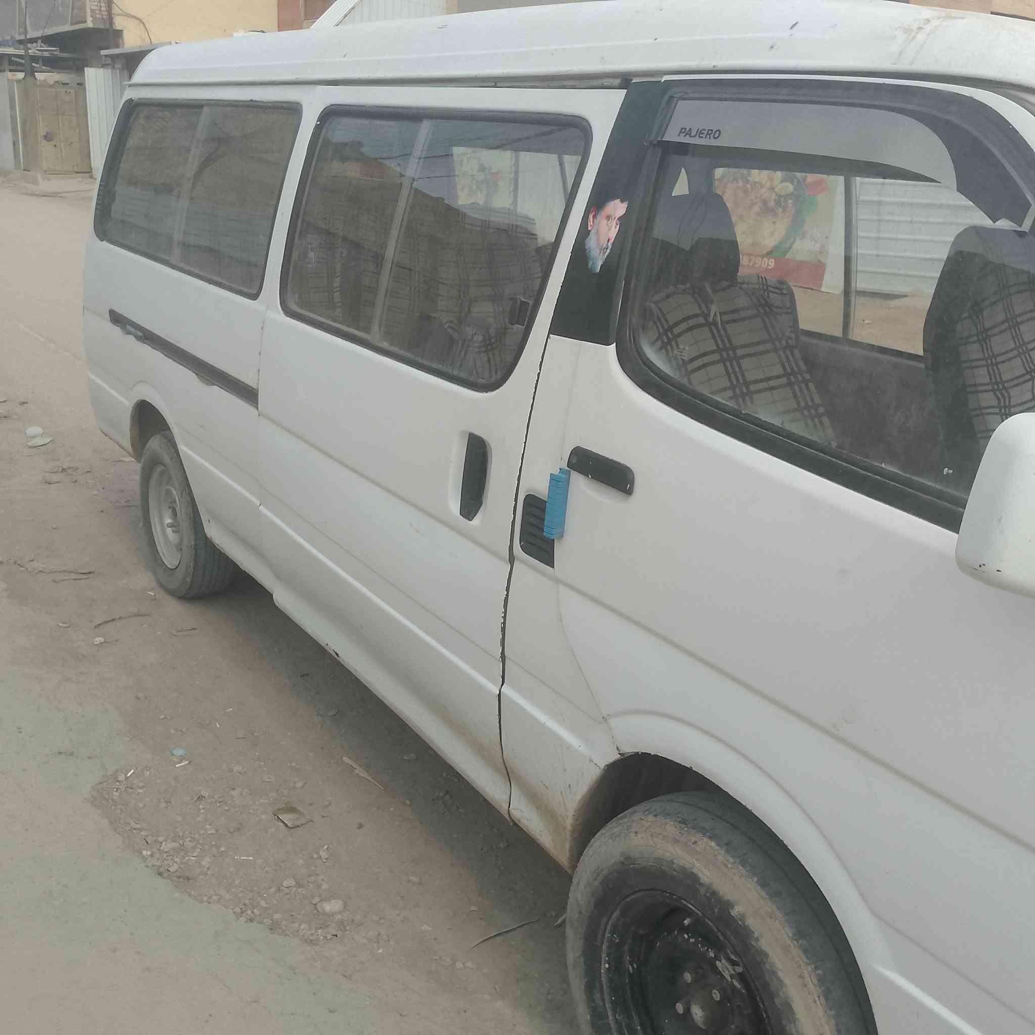جنبي • ٢٠٠٩ • مكفولة الماكينة