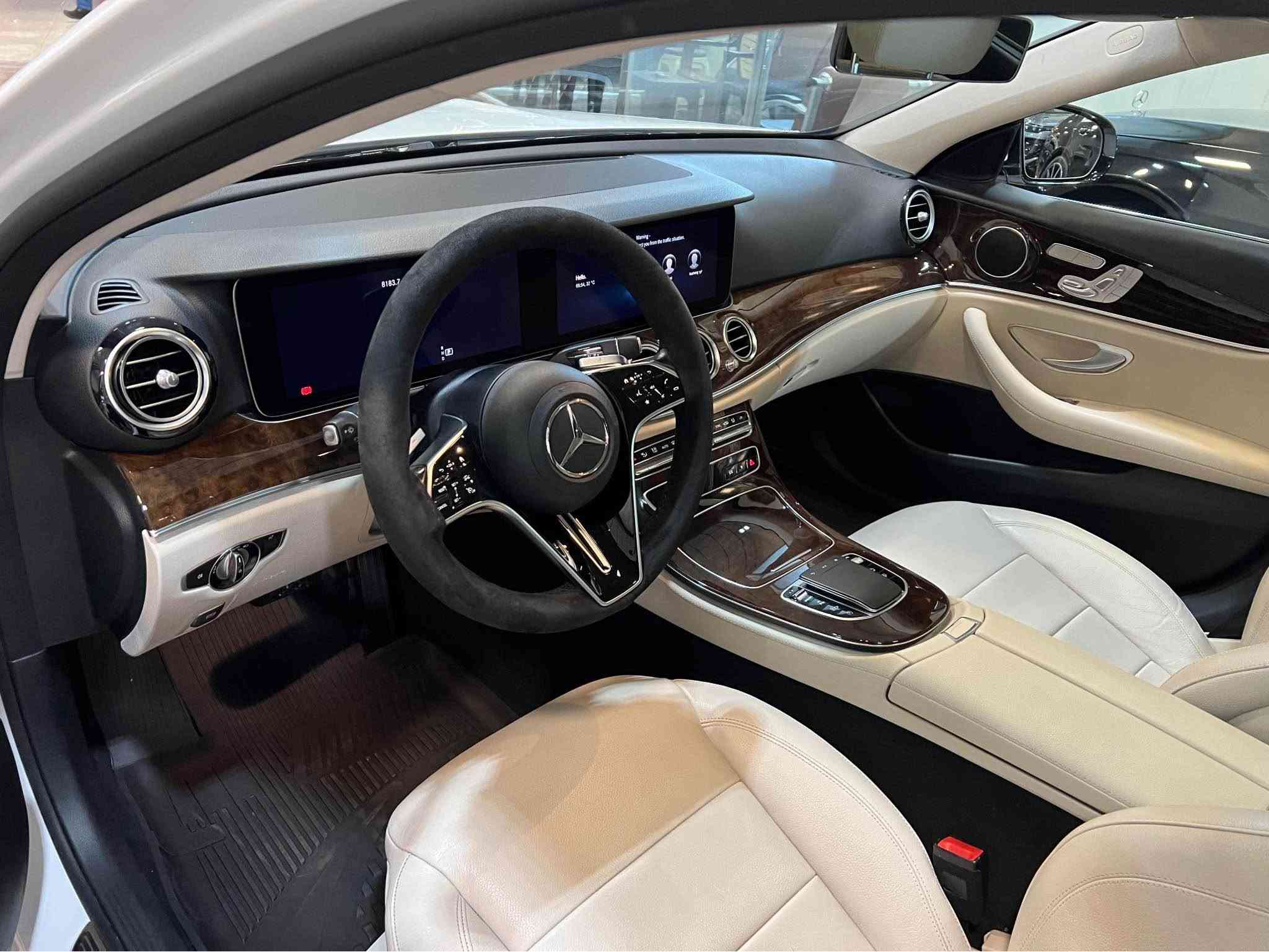 مرسيدس E200 AMG • ٢٠٢٢ • ٤١٠٠٠ كم