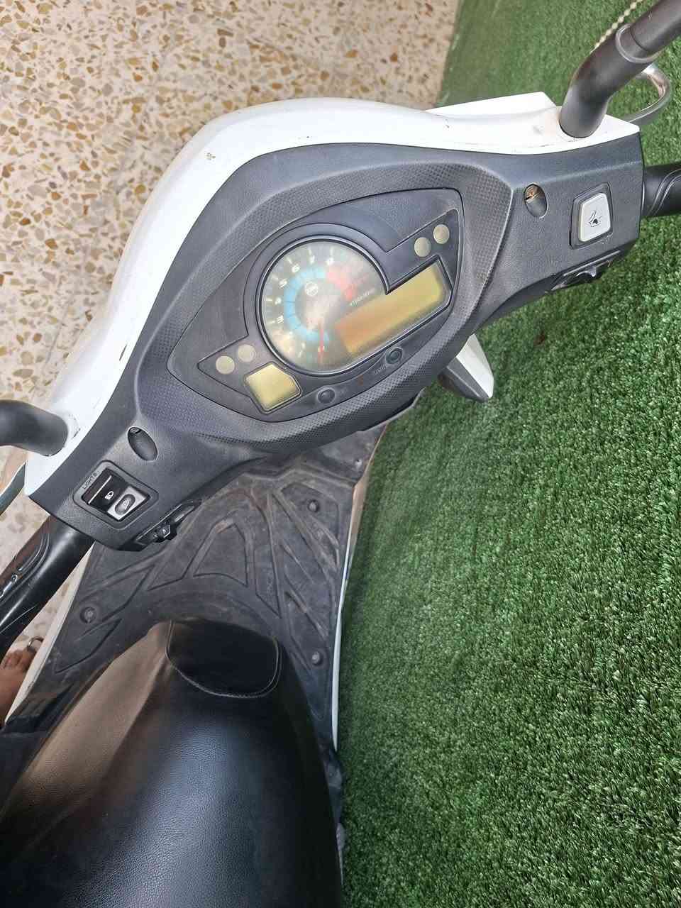 دراجة سيام كوري مرقمة رمادي مكاني بغداد السعر ١٠ اوراق للاتصال *********** موقعي بغداد حي اور بالقرب من جامع الفردوس
