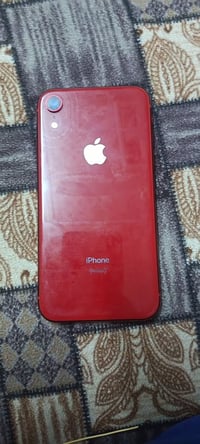 آيفون XR • ١٢٨ • بطارية ٧٧