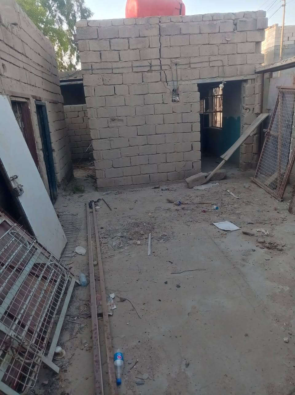 بيت طبو زراعي 150 متر ابيعه قطعه كافت الخدمات ماي تبليط كهرباء بكرمت علي حي الرسالة بشويبه  سعر25 ***********
