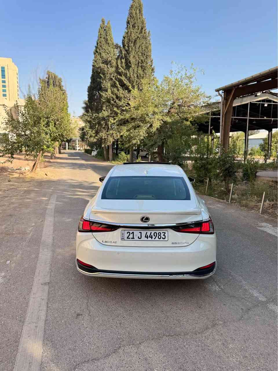 Lexus 2024 ES300H 
Hybrid
سەیارەکە فول مواسەفاتی خلیجیە 
ناوقەیسی و بەسمە 
پێش و دوا حاسە 
شاشە و کامێرە و کار پلەی 
پەردە
زۆر مواسەفاتی تر 
سەیارەکە پێش و دوای کەپسە ئیرباگی نەتەقیوە ڕەسمی حادیسەکەشی هەیە 
٢ پارچەی بۆیاخە چەمەلەخی دواوە و سنوق بێناوگرتن 
گێڕ و مەکینەو تەحویل و غەرامە بە شەرت 
نرخ:٢٦٥
*********** السليمانية, العراق
